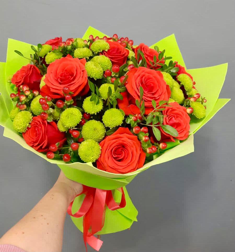 Букет цветов из: Хризантемы и Розы в Большой Вишере