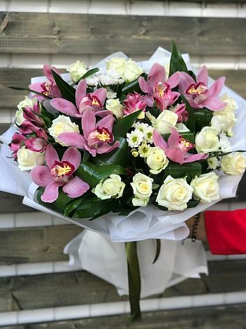 Букет цветов из: Розы и Хризантемы в Большой Вишере
