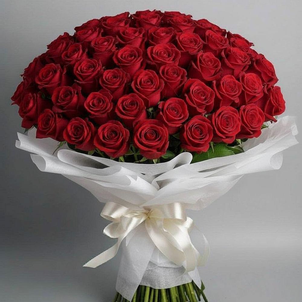 Букет 101 Красная роза Блэк Мэджик в Большой Вишере