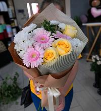 Букет цветов из:  Герберы, Розы и Хризантемы в Большой Вишере