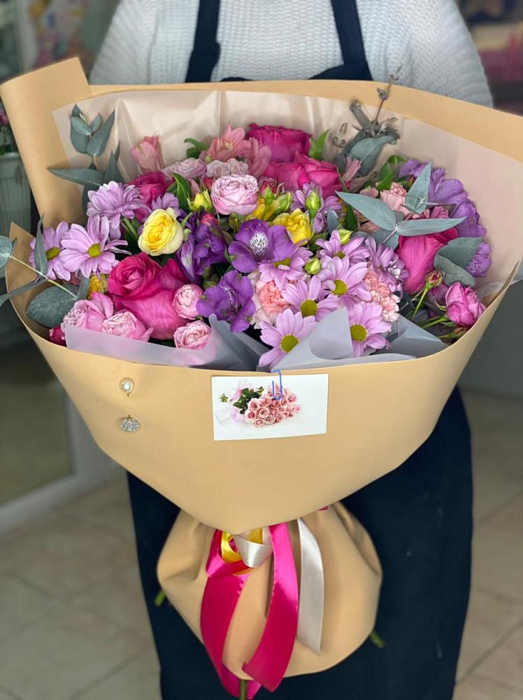 Букет цветов из: Хризантемы, Гвоздики и Альстромерии в Большой Вишере