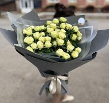 Букет Белые кустовые розы Солинеро в Большой Вишере