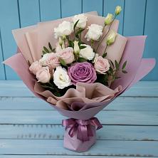 Букет цветов из:  Розы и Лизиантусы в Большой Вишере