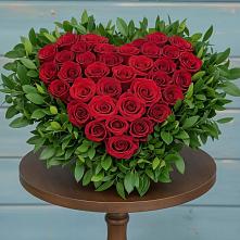 Цветочная композиция из Розы в виде сердца в Большой Вишере