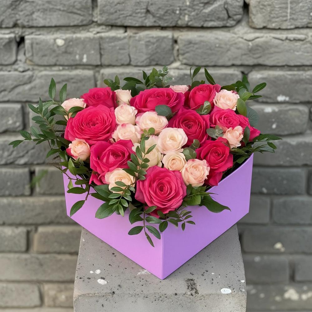 Цветочная композиция из Розы в коробке в Большой Вишере