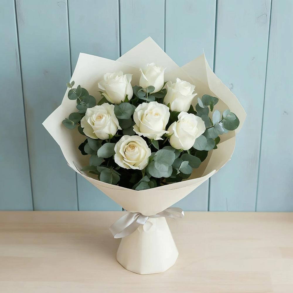 Букет Белые розы в Эвкалипте в Большой Вишере