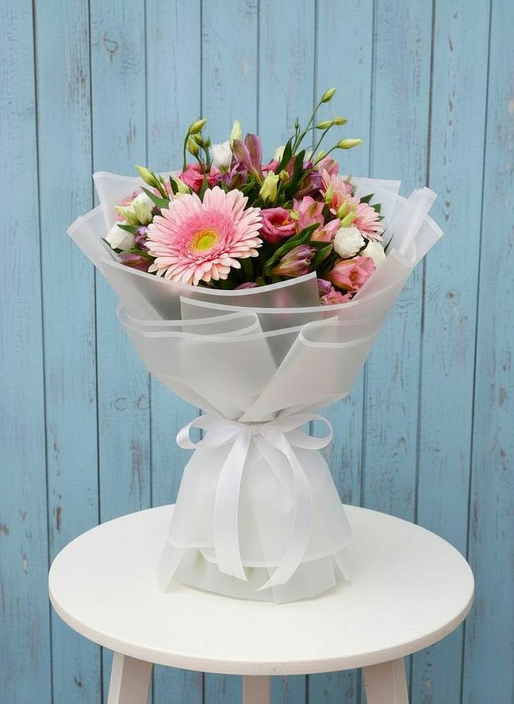 Букет цветов из: Герберы, Альстромерии и Лизиантусы в Большой Вишере