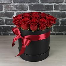 Цветочная композиция из Розы в шляпной коробке в Большой Вишере