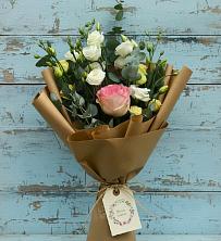 Букет цветов из:  Розы и Лизиантусы в Большой Вишере