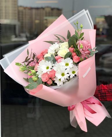 Букет цветов из: Розы, Лизиантусы и Хризантемы в Большой Вишере