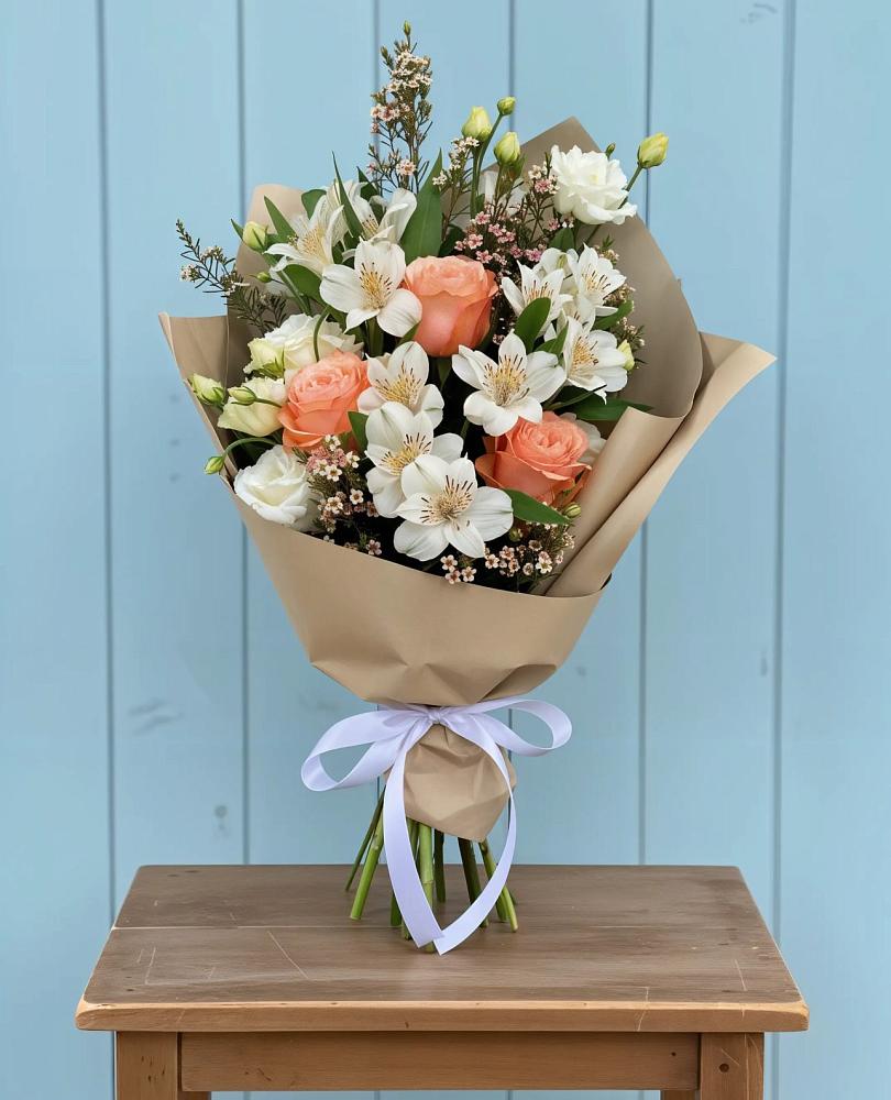 Букет цветов из: Альстромерии, Лизиантусы, Розы и Хризантемы в Большой Вишере