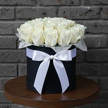 Цветочная композиция из Розы в шляпной коробке в Большой Вишере