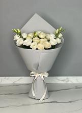 Букет цветов из:  Розы и Лизиантусы в Большой Вишере